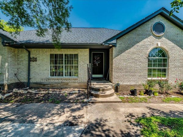 123 Crossroads DR, Dale, TX 78616