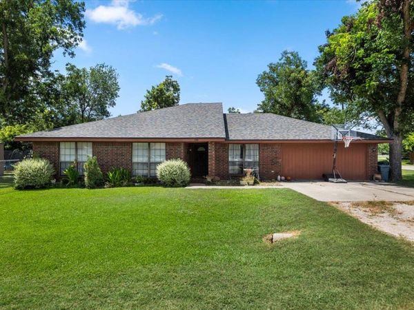 309 W Moerbe DR, Thorndale, TX 76577