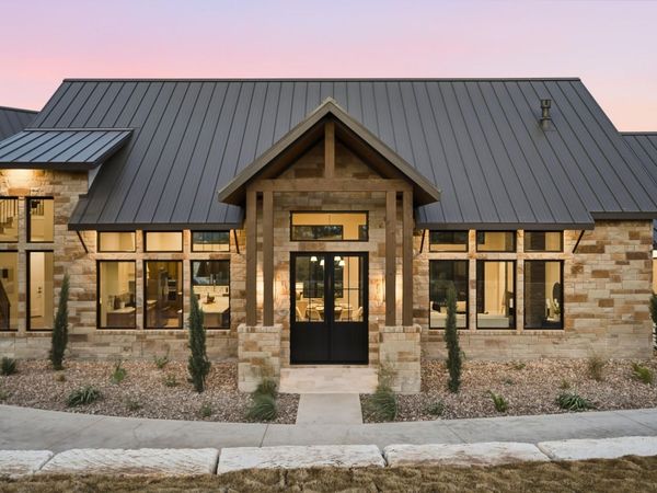 1300 Saddlebrook Canyon CT, Spicewood, TX 78669