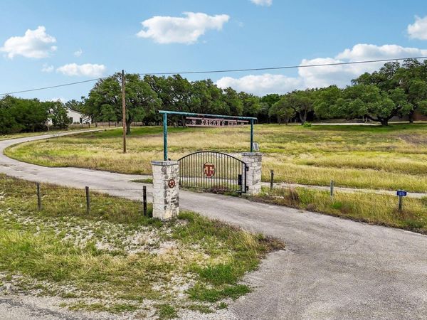 1876 Rocky RD, Blanco, TX 78606