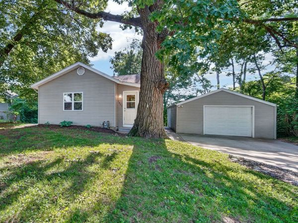 1405 E 37th Street, Des Moines, IA 50317