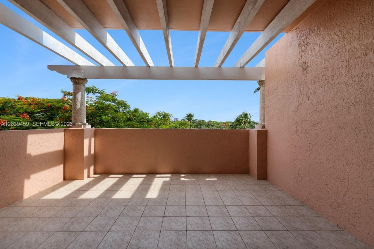 10 Edgewater Dr , Unit 4H, Coral Gables, FL 33133 Photo