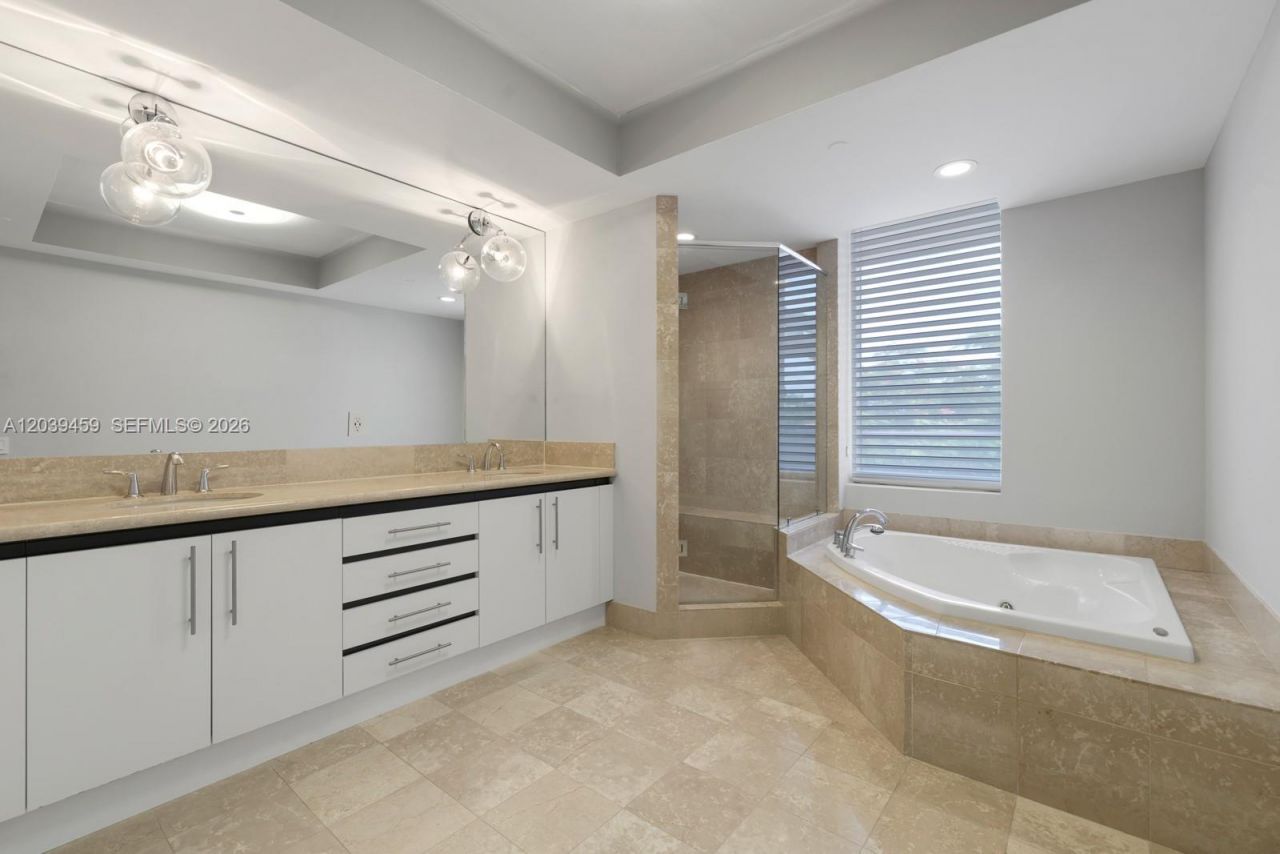 10 Edgewater Dr , Unit 4H, Coral Gables, FL 33133 Photo