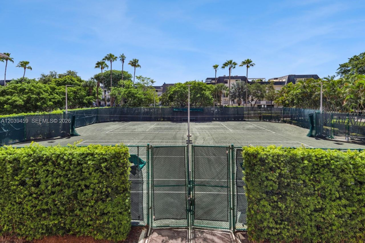 10 Edgewater Dr , Unit 4H, Coral Gables, FL 33133 Photo
