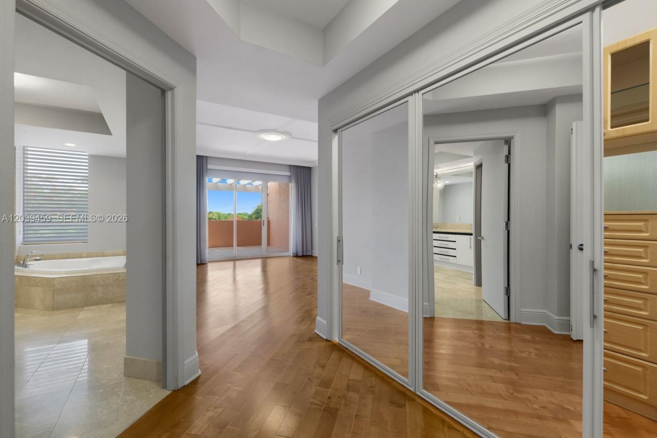 10 Edgewater Dr , Unit 4H, Coral Gables, FL 33133 Photo