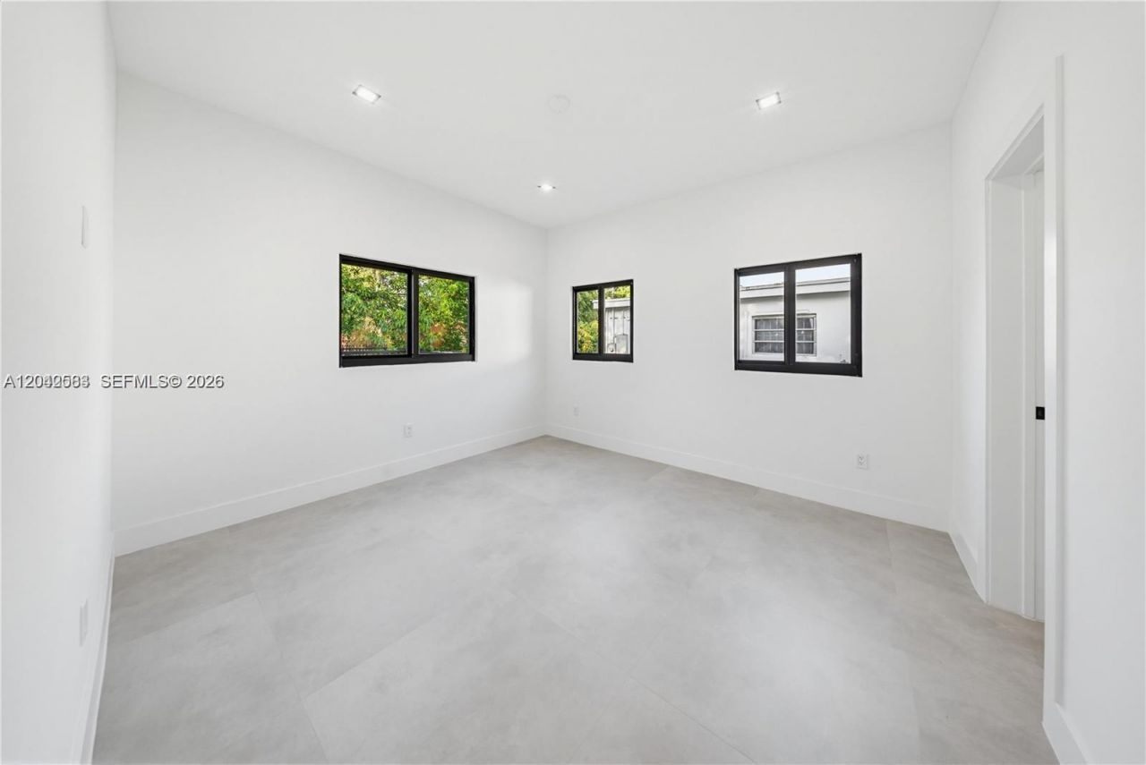 1021 NW 48th St , Miami, FL 33127 Photo