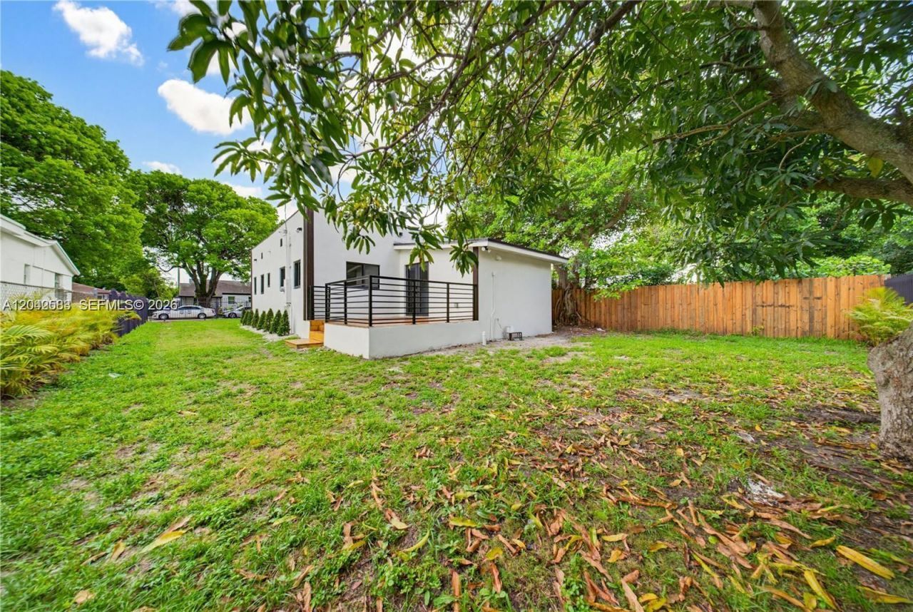 1021 NW 48th St , Miami, FL 33127 Photo