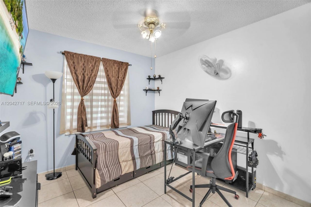 9018 NW 120th St , Unit 133, Hialeah Gardens, FL 33018 Photo