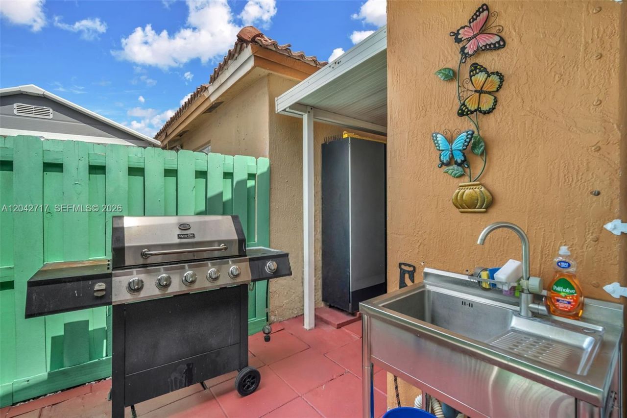 9018 NW 120th St , Unit 133, Hialeah Gardens, FL 33018 Photo