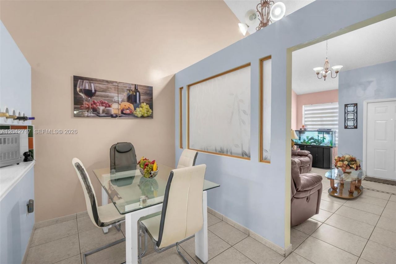9018 NW 120th St , Unit 133, Hialeah Gardens, FL 33018 Photo