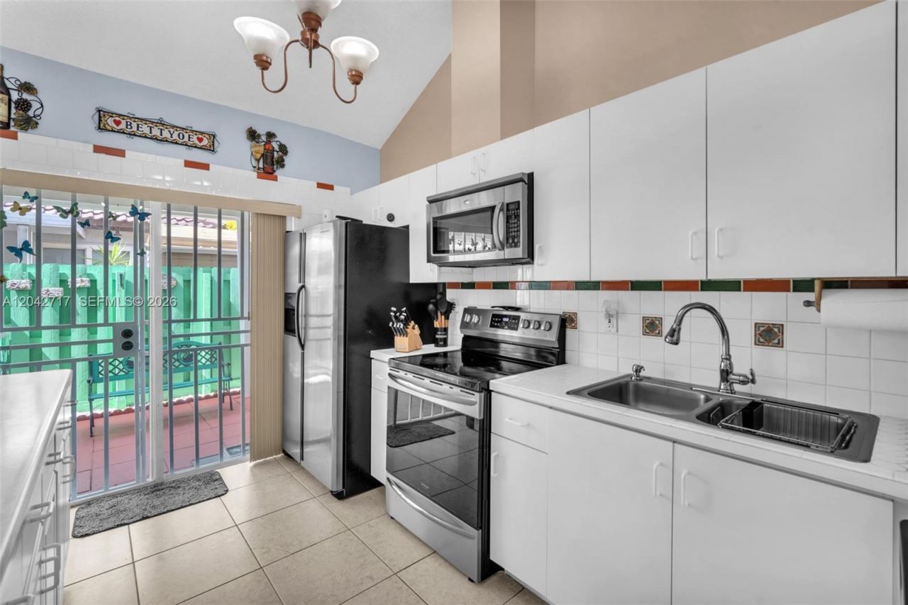 9018 NW 120th St , Unit 133, Hialeah Gardens, FL 33018 Photo