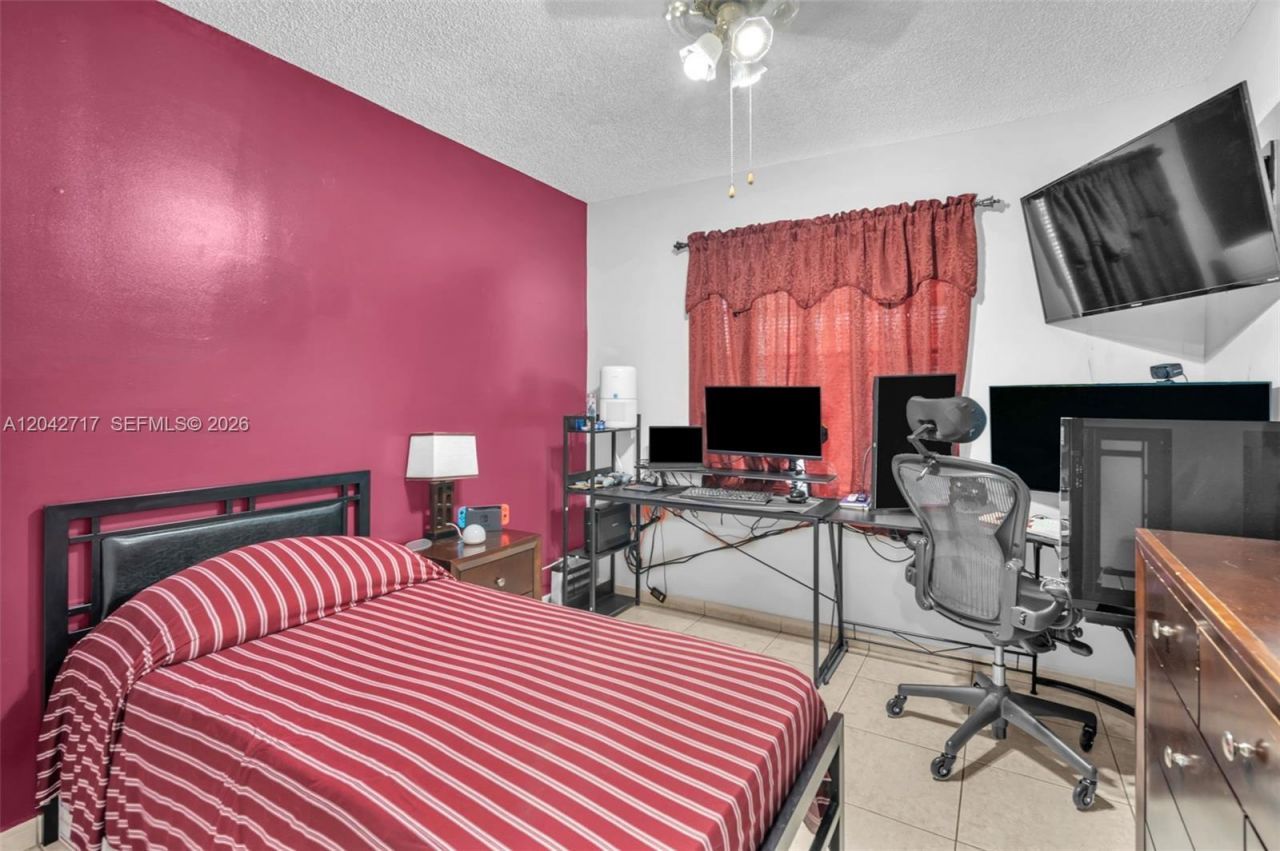 9018 NW 120th St , Unit 133, Hialeah Gardens, FL 33018 Photo