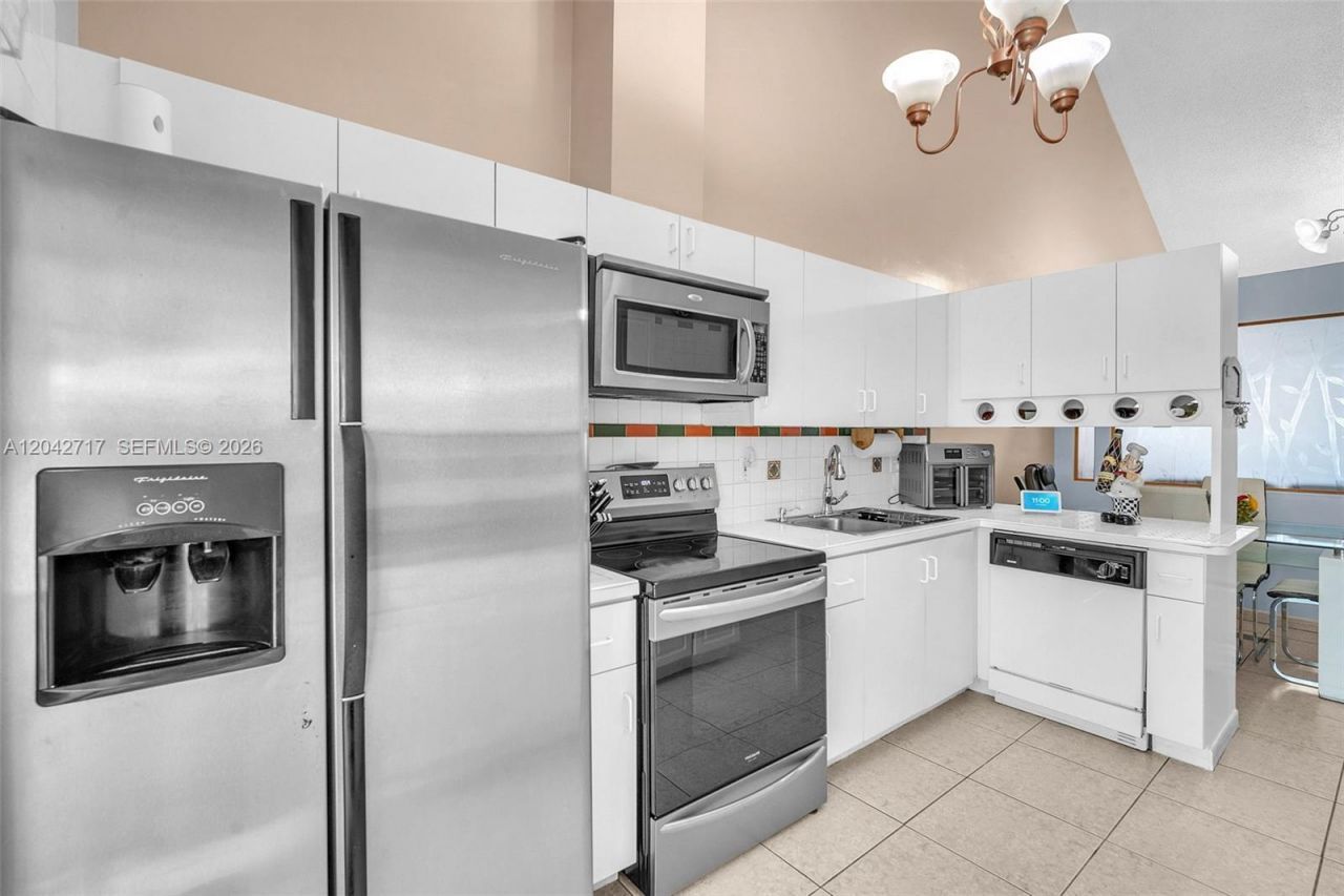 9018 NW 120th St , Unit 133, Hialeah Gardens, FL 33018 Photo
