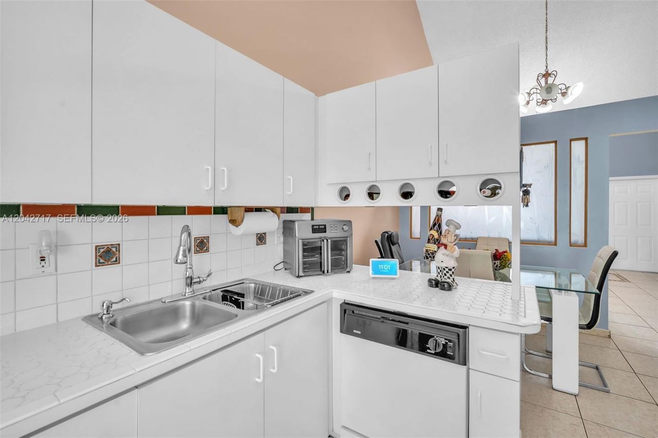 9018 NW 120th St , Unit 133, Hialeah Gardens, FL 33018 Photo