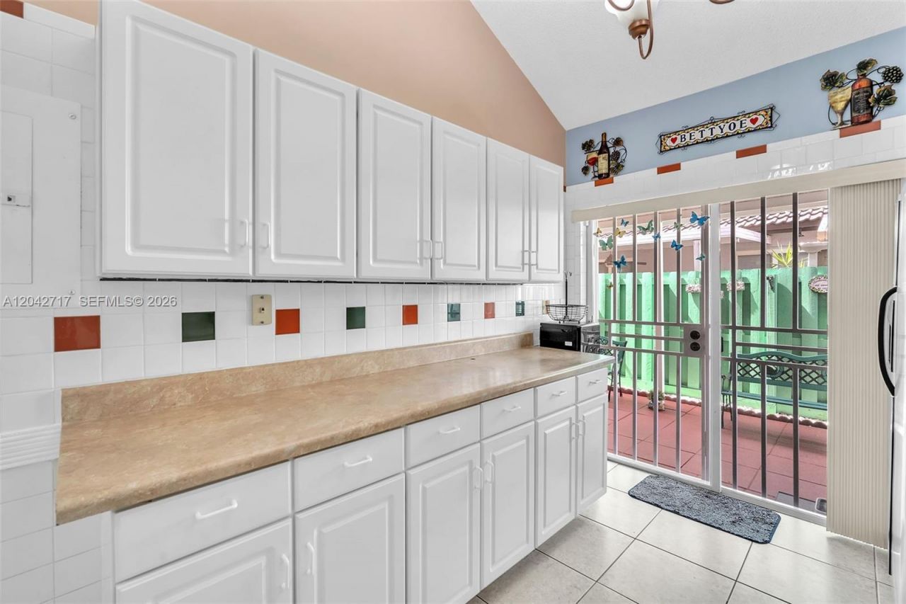 9018 NW 120th St , Unit 133, Hialeah Gardens, FL 33018 Photo