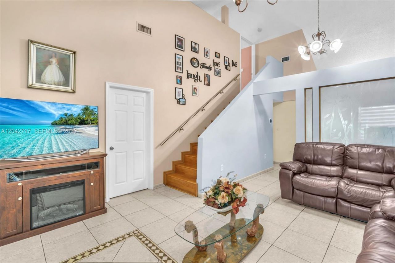 9018 NW 120th St , Unit 133, Hialeah Gardens, FL 33018 Photo
