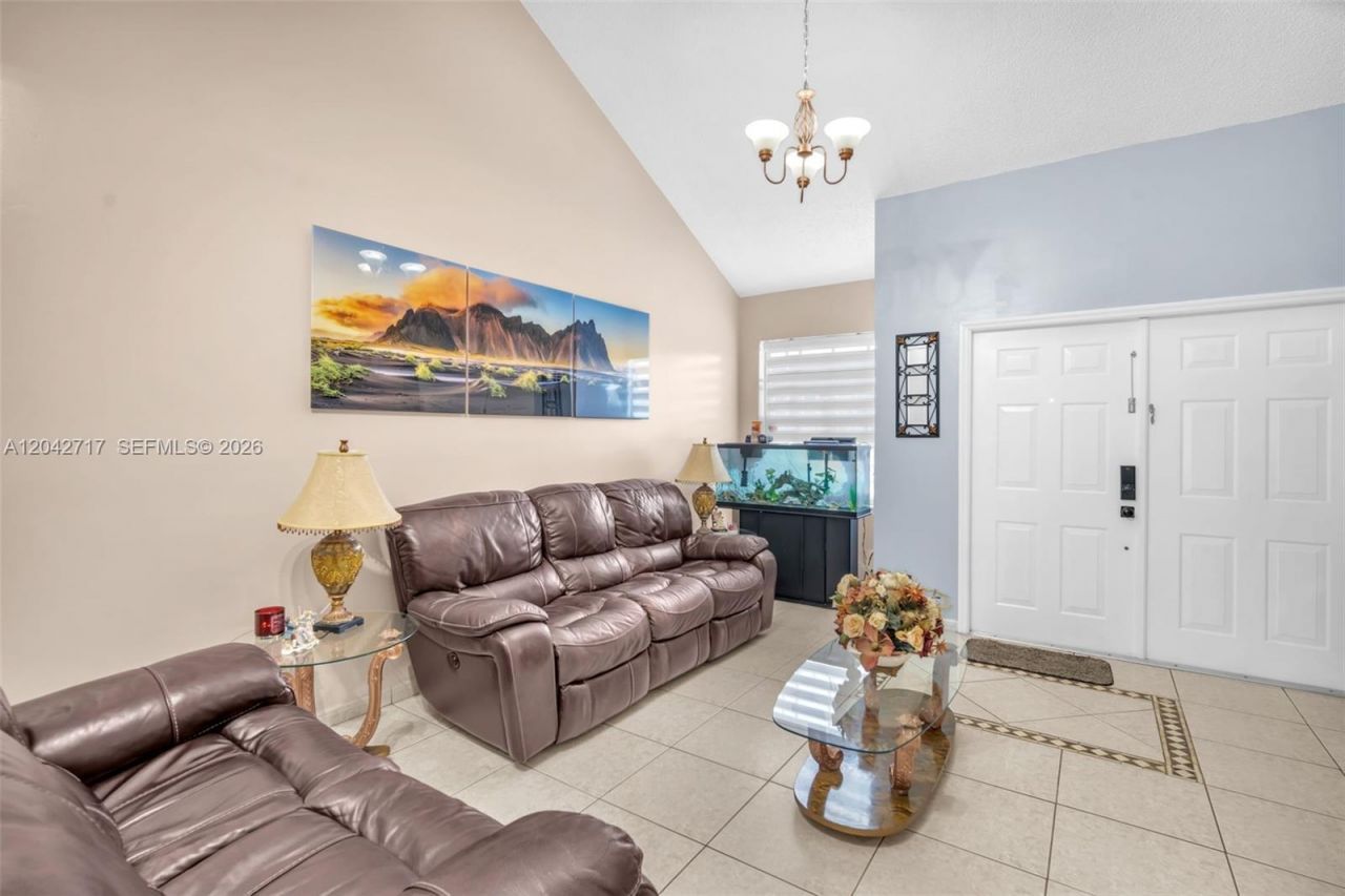 9018 NW 120th St , Unit 133, Hialeah Gardens, FL 33018 Photo