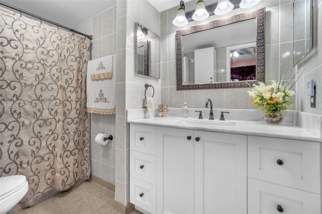 9018 NW 120th St , Unit 133, Hialeah Gardens, FL 33018 Photo
