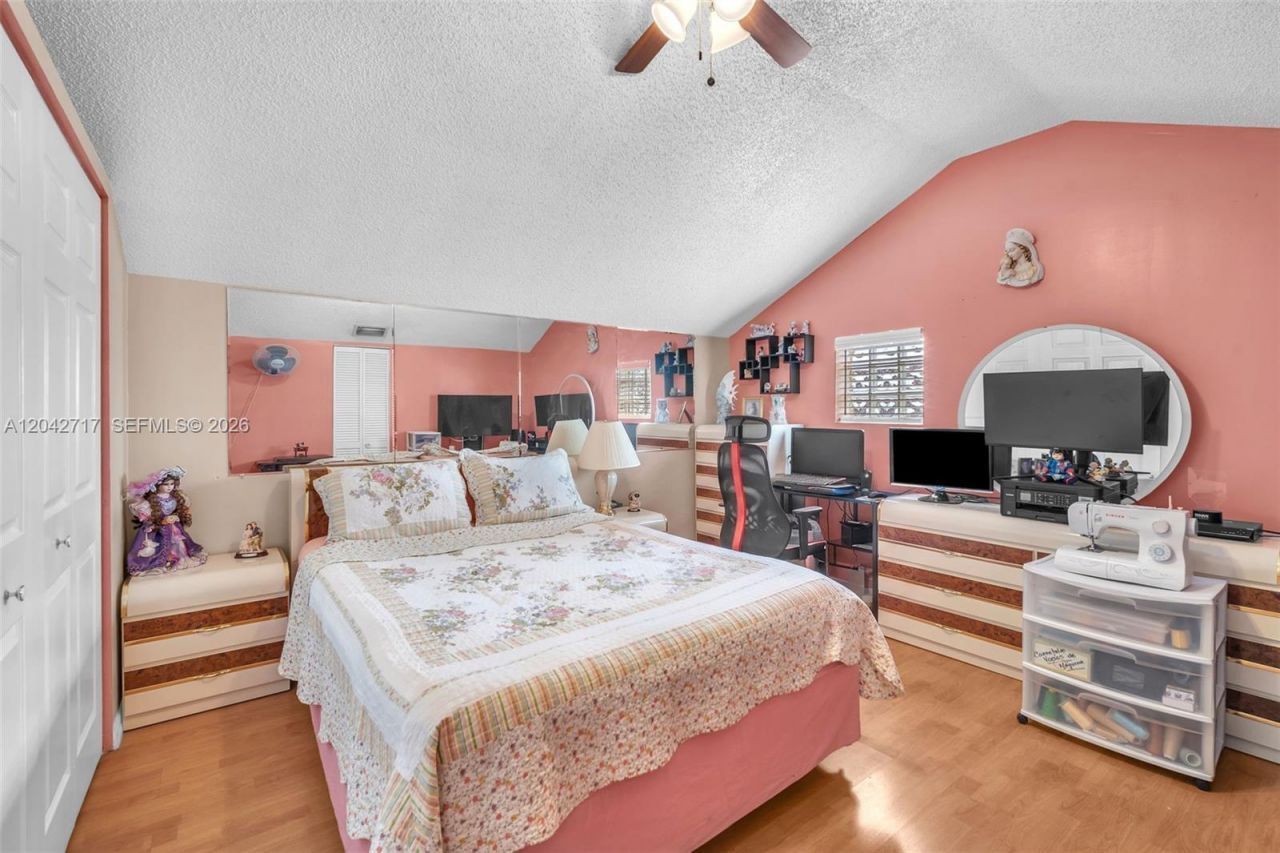 9018 NW 120th St , Unit 133, Hialeah Gardens, FL 33018 Photo