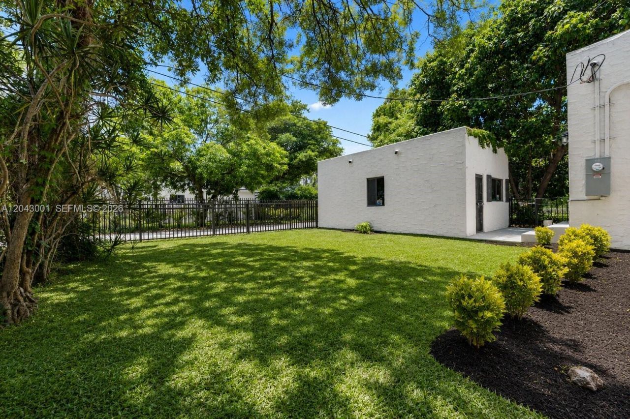 1020 NW 49th St , Miami, FL 33127 Photo