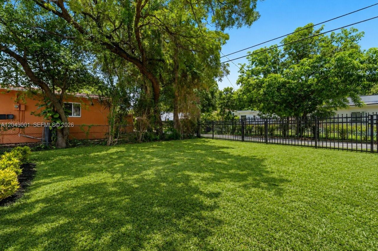 1020 NW 49th St , Miami, FL 33127 Photo