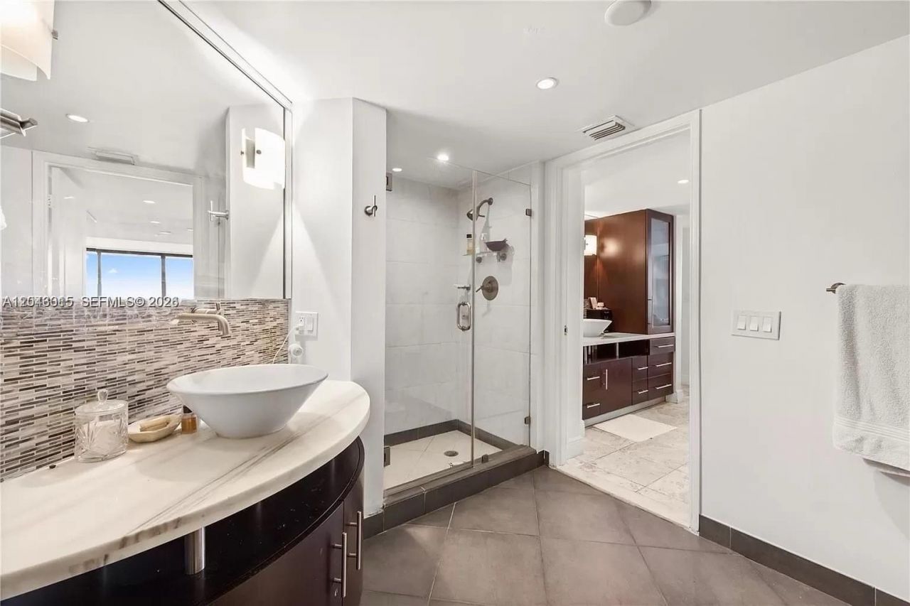 5757 Collins Ave, Unit 2006, Miami Beach, FL 33140 Photo