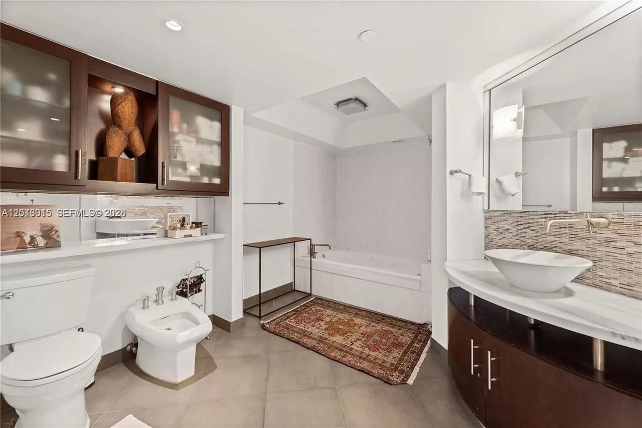 5757 Collins Ave, Unit 2006, Miami Beach, FL 33140 Photo
