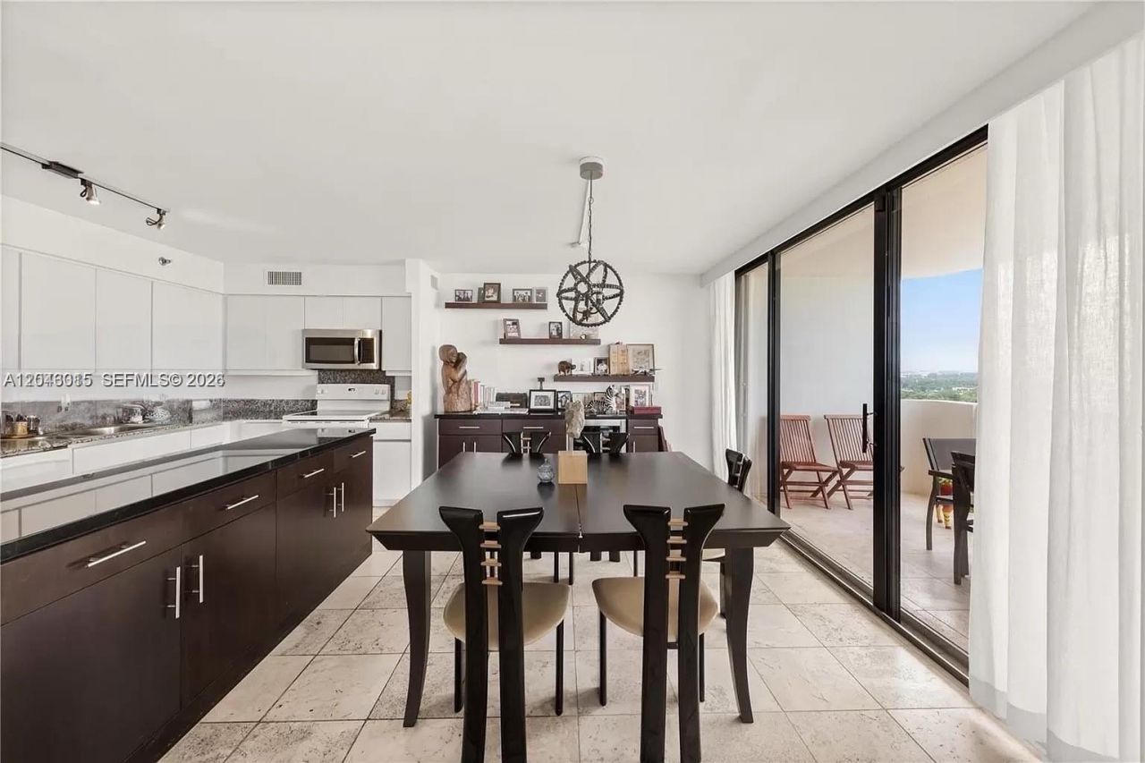 5757 Collins Ave, Unit 2006, Miami Beach, FL 33140 Photo