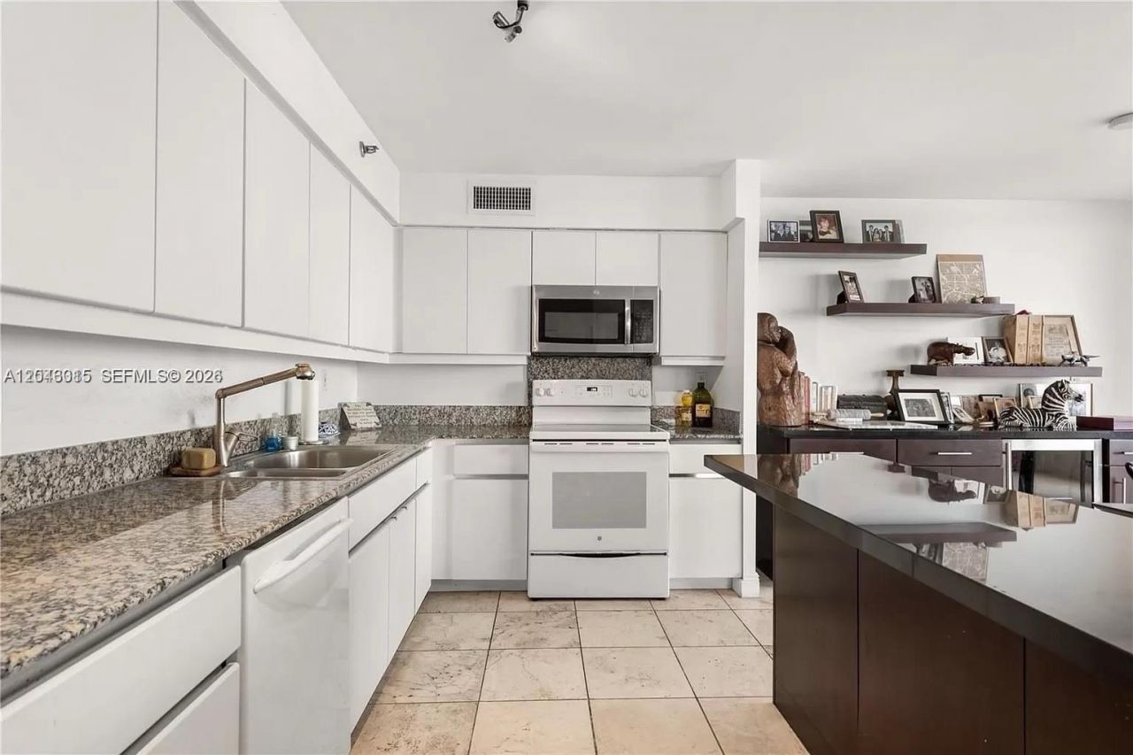 5757 Collins Ave, Unit 2006, Miami Beach, FL 33140 Photo
