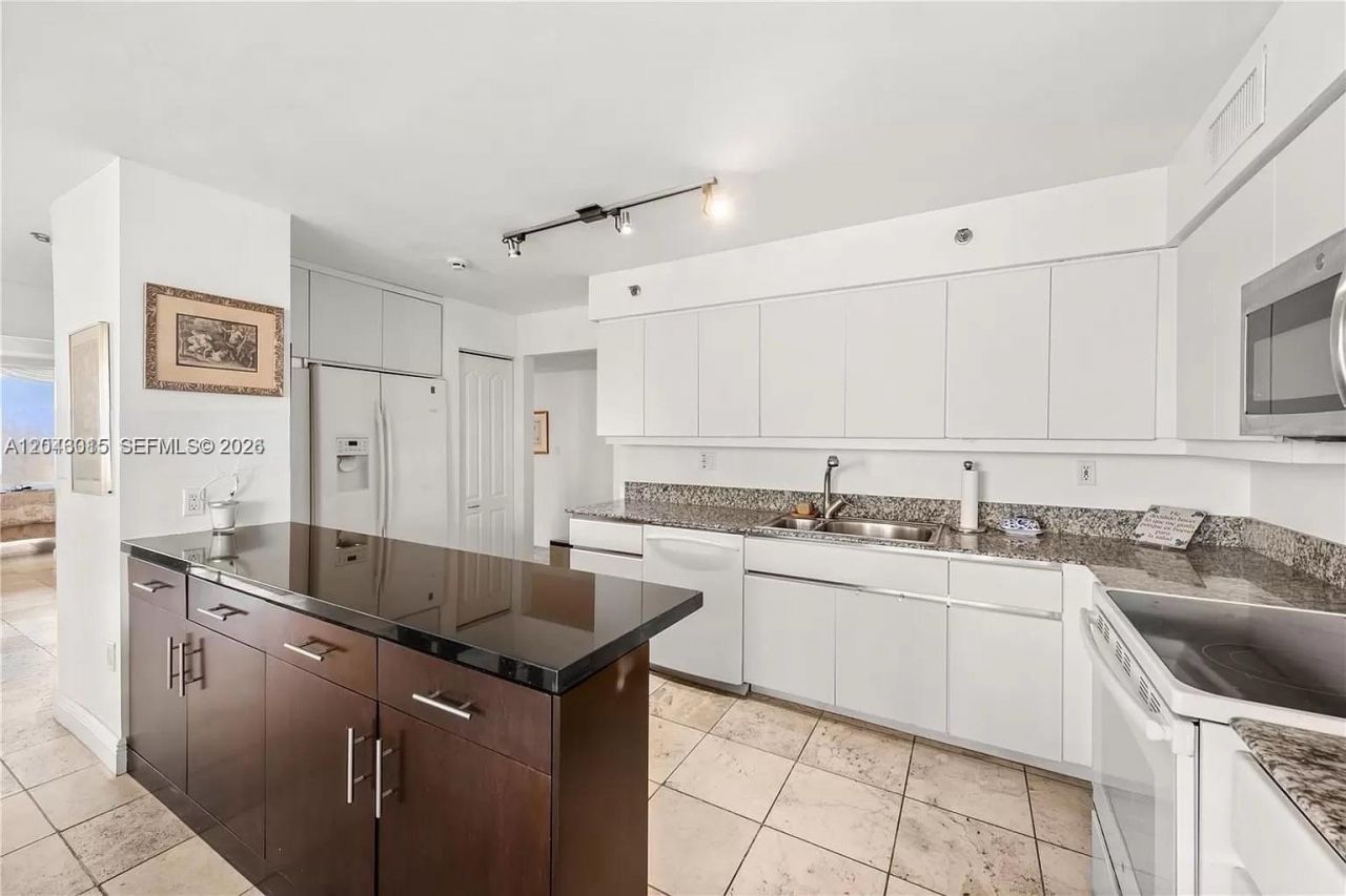 5757 Collins Ave, Unit 2006, Miami Beach, FL 33140 Photo