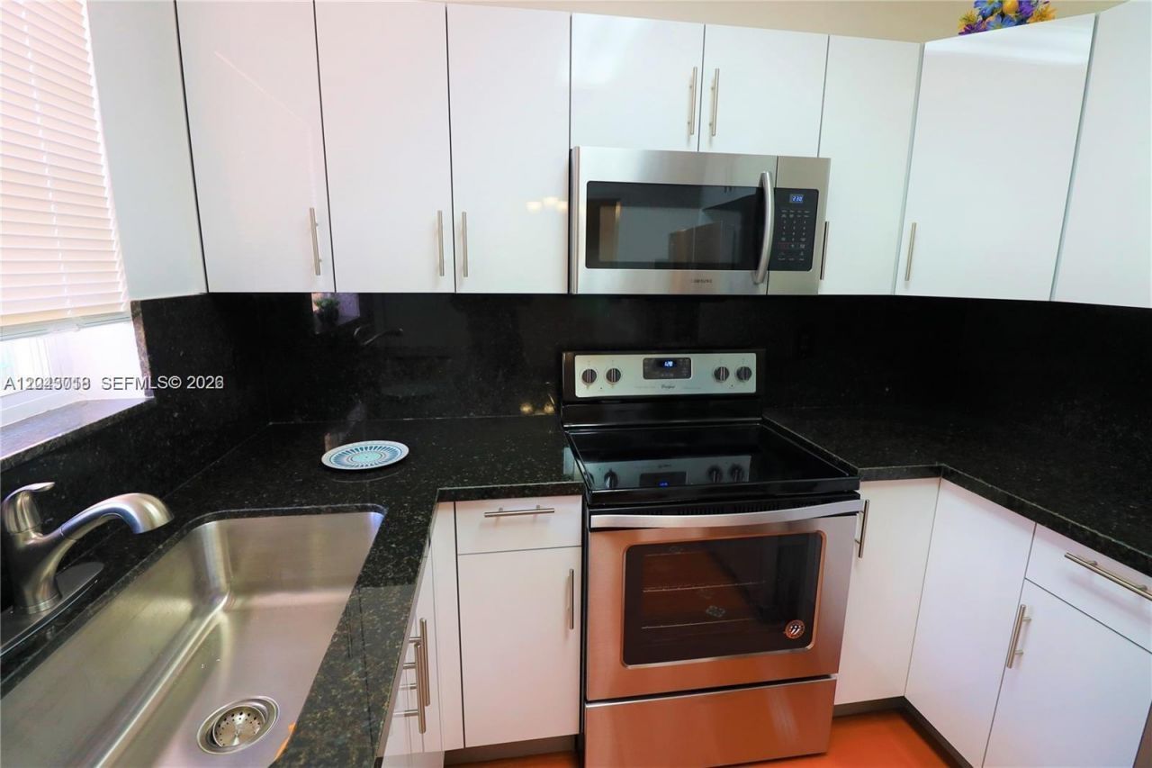 1698 SW 20th St , Unit 01, Miami, FL 33145 Photo