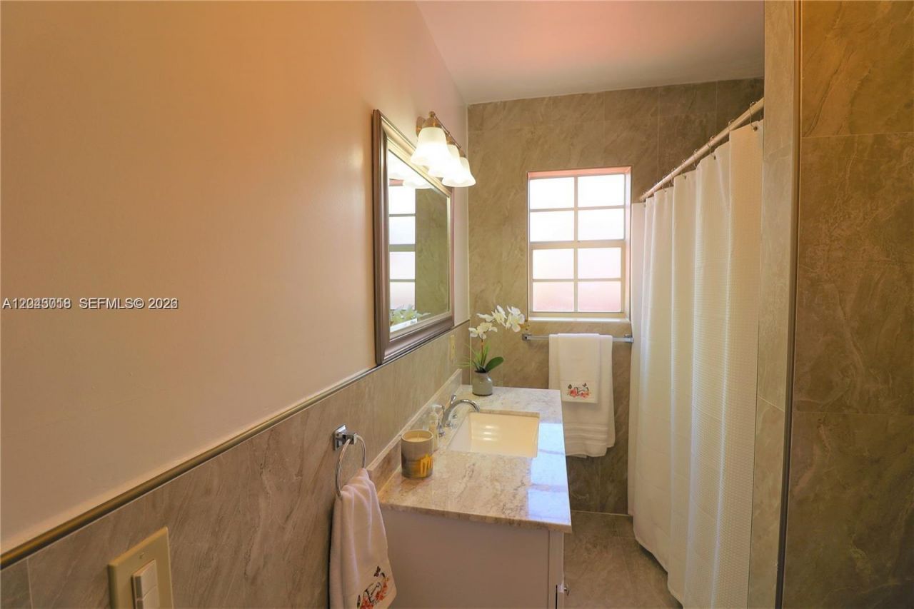 1698 SW 20th St , Unit 01, Miami, FL 33145 Photo