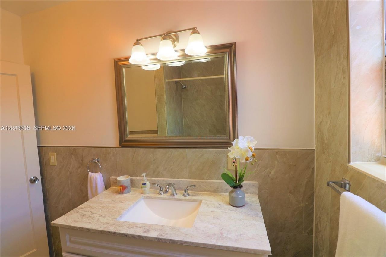 1698 SW 20th St , Unit 01, Miami, FL 33145 Photo