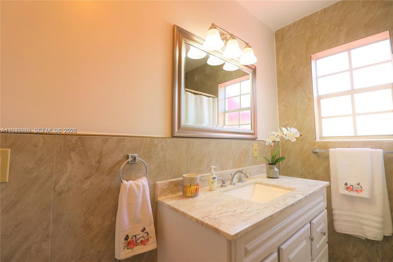 1698 SW 20th St , Unit 01, Miami, FL 33145 Photo