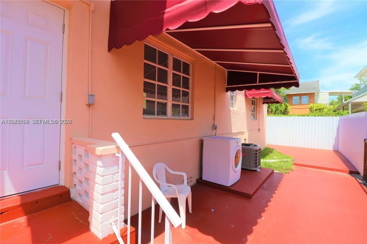 1698 SW 20th St , Unit 01, Miami, FL 33145 Photo