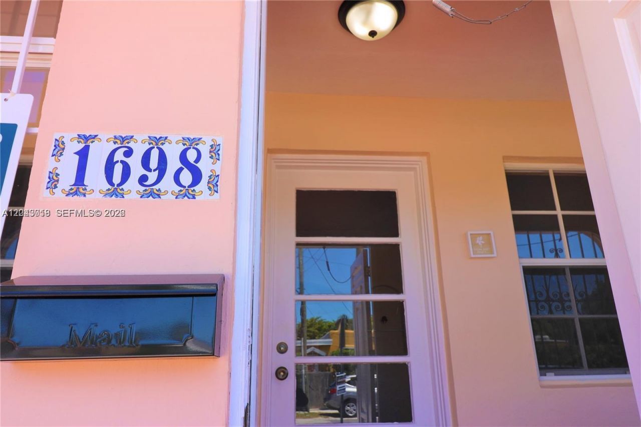 1698 SW 20th St , Unit 01, Miami, FL 33145 Photo