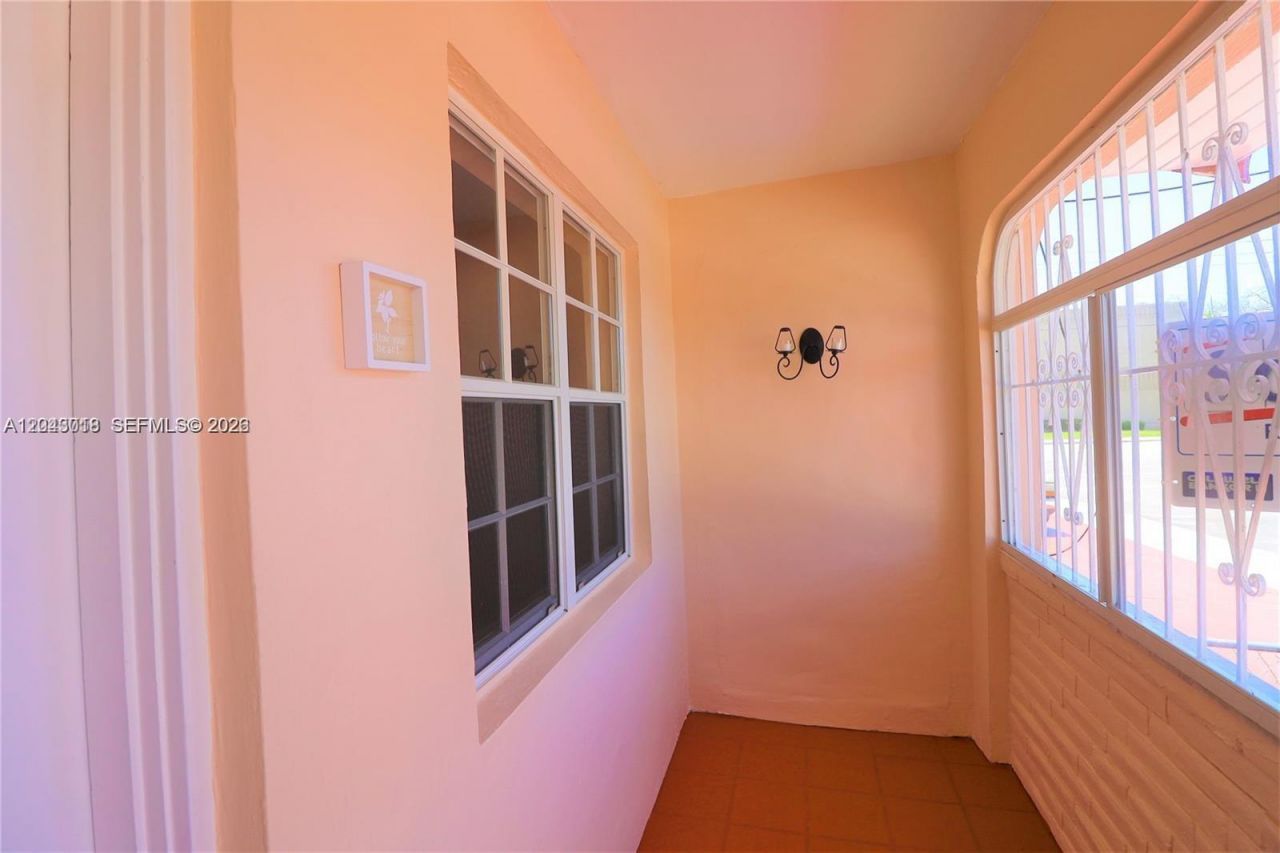 1698 SW 20th St , Unit 01, Miami, FL 33145 Photo
