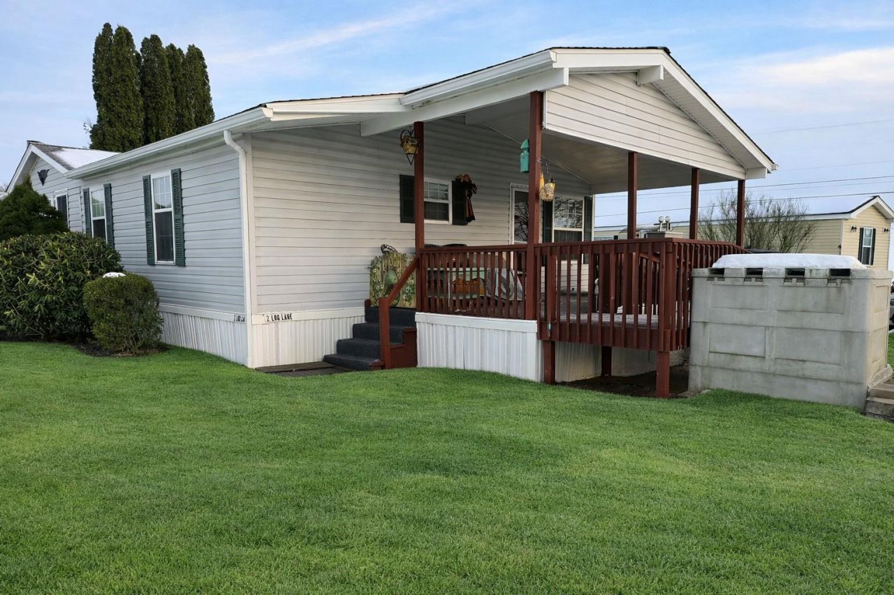 2 LOG LANE , EAST EARL, PA 17519