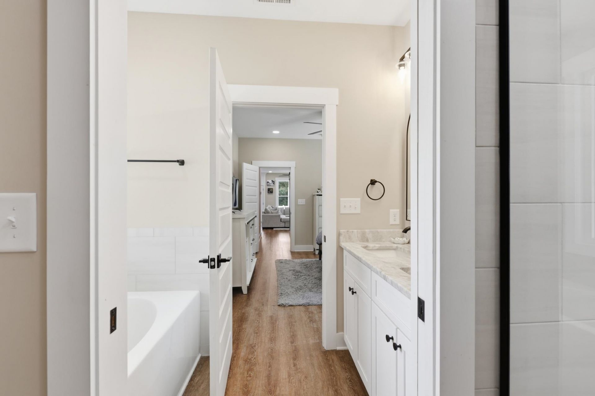 2487 Long Ave. Photo 10