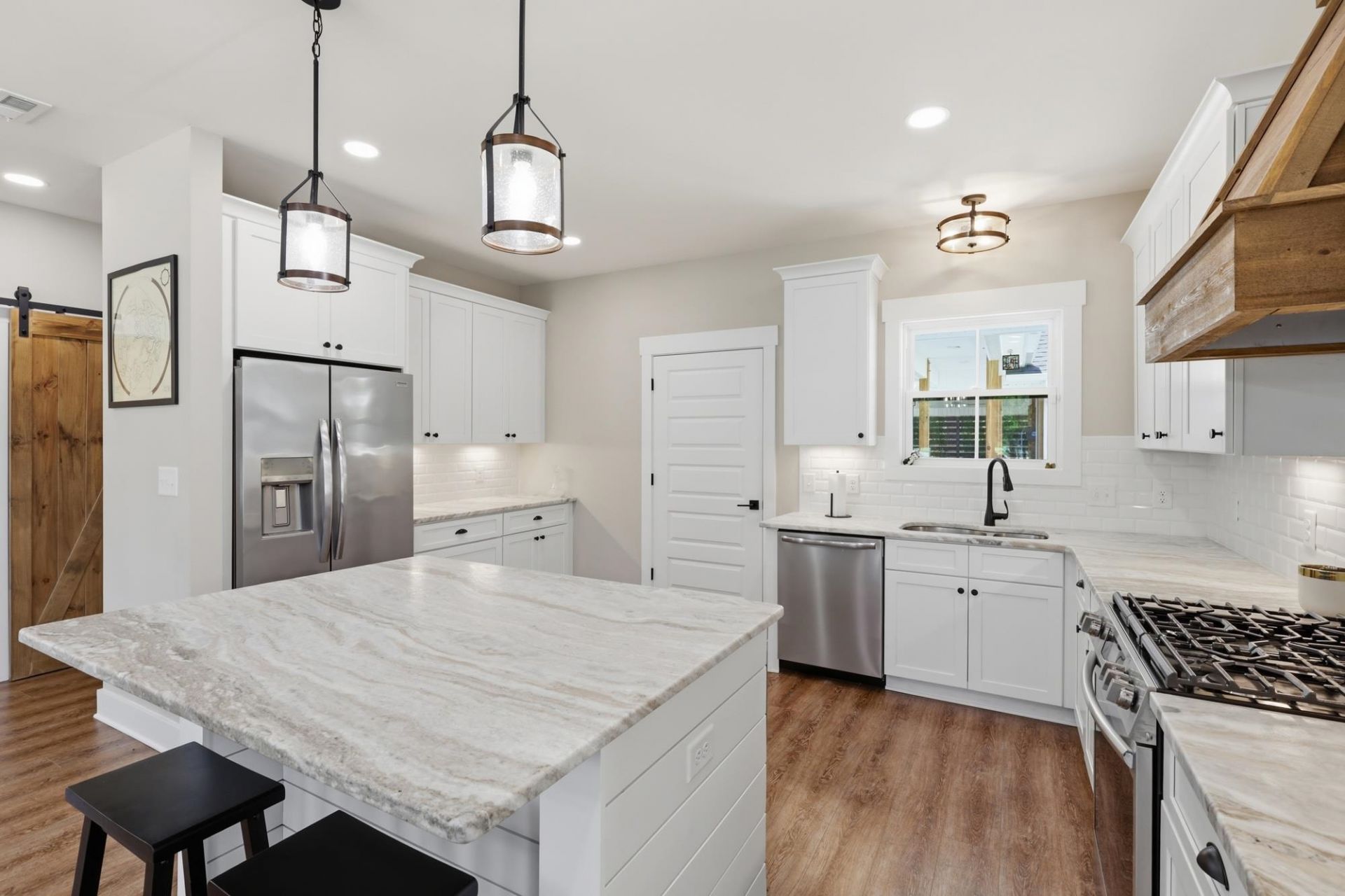 2487 Long Ave. Photo 6