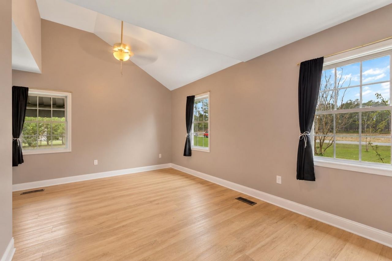 948 Eagle Dr. Photo 11