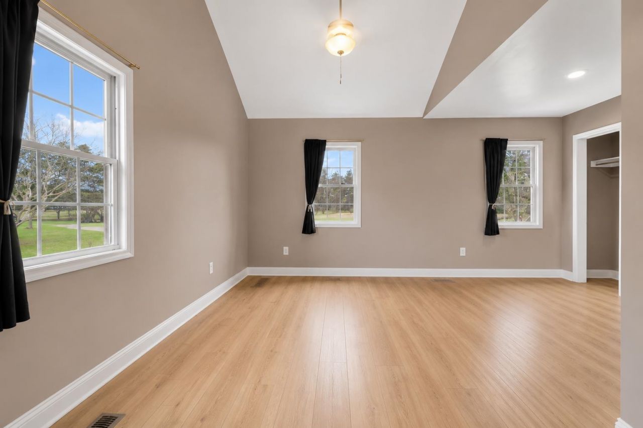 948 Eagle Dr. Photo 12