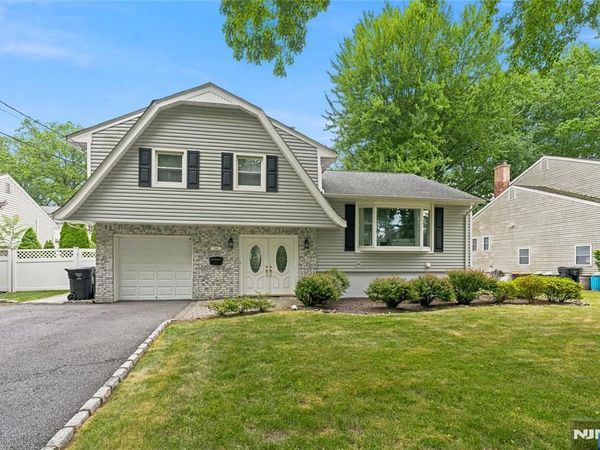 290 McHenry Drive, PARAMUS, NJ 07652