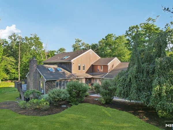 22 W Iron Latch, Upper Saddle River, NJ 07458