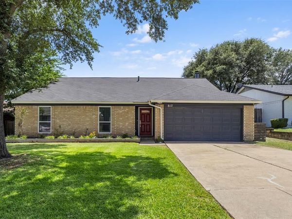 817 Woodhaven Lane, Grand Prairie, TX 75052