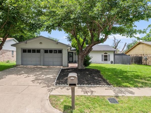 1711 Briar Meadow Drive, Arlington, TX 76014