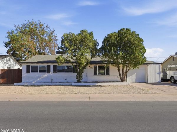 3327 W CHARTER OAK Road, Phoenix, AZ 85029