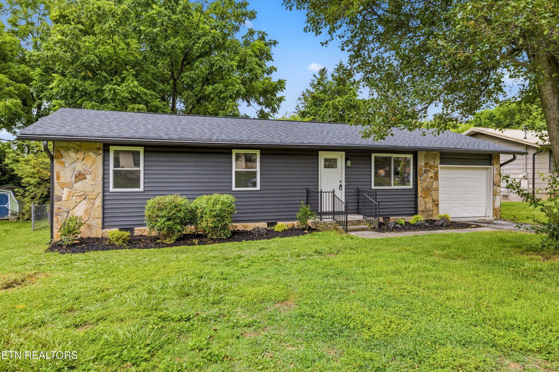 1715 Ambling Lane, Knoxville, TN 37912 Main Photo