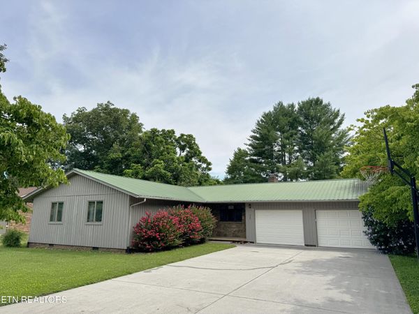 327 Sandy Lane, Townsend, TN 37882