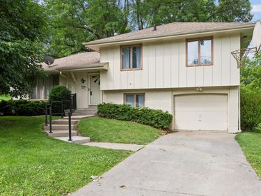 220 CLOVERDALE Drive, COUNCIL BLUFFS, IA 51503